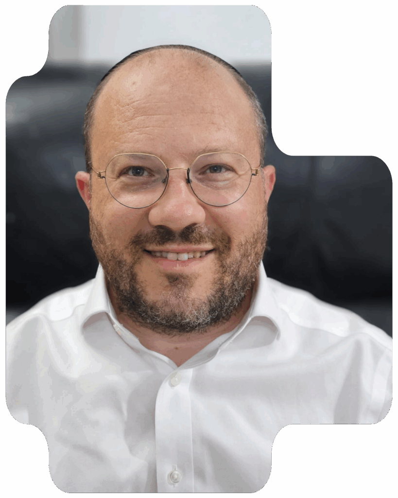 Picture of Gideon Lyons founder and leader at Markinly International Management